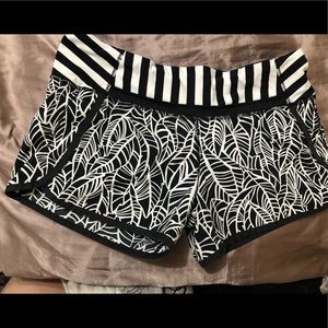 Lululemon shorts size 6